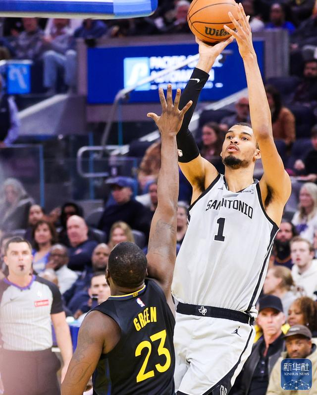 这也行？圣安东尼奥马刺加时末段刷新队史纪录毕尔巴鄂竞技外线爆发备战荷甲，费耶诺德围绕意大利杯调整名单的简单介绍