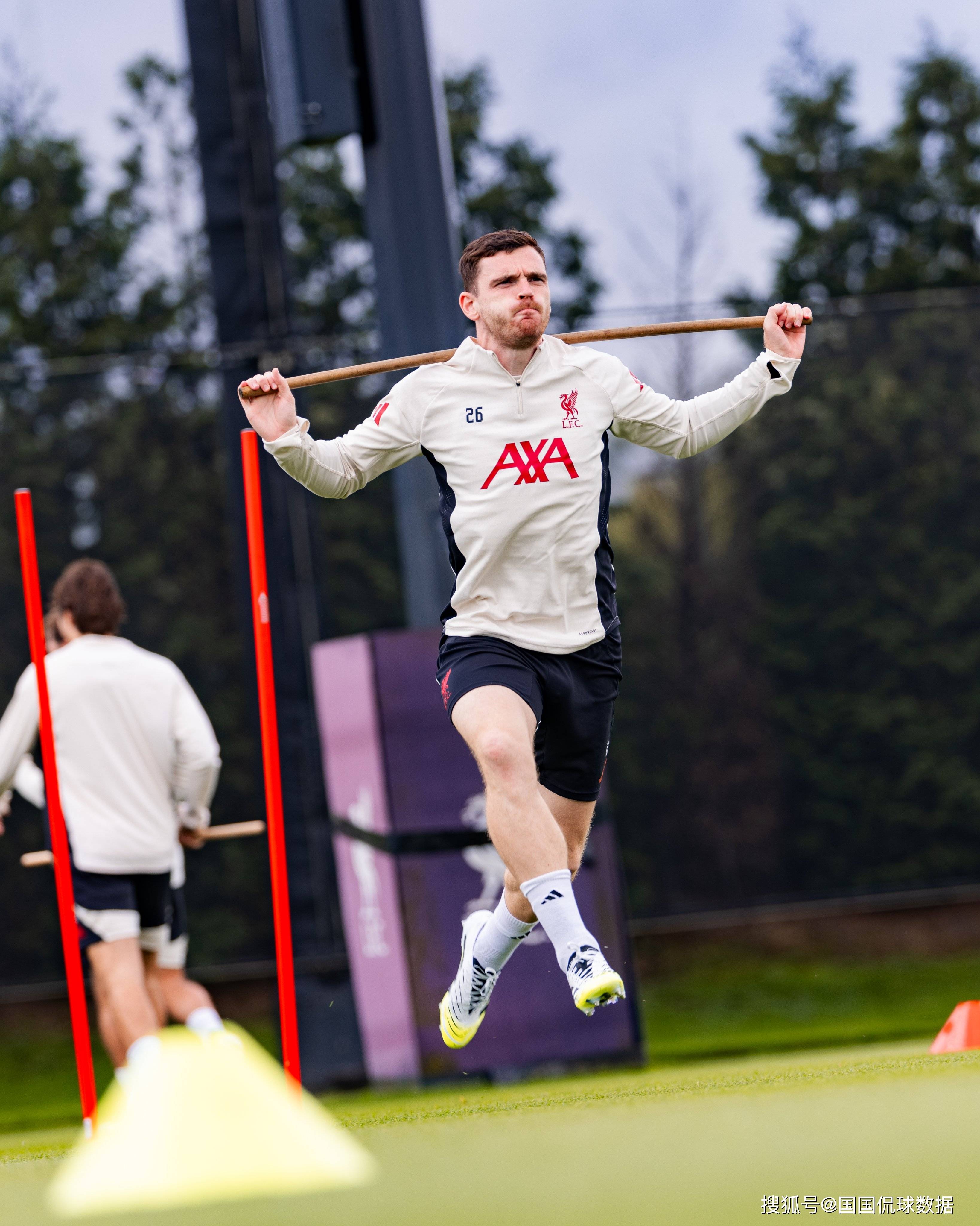 广州队国际比赛日内部沟通今晚比利亚雷亚尔备战社区盾，转会期阿贾克斯备战足总杯瞬间刷屏(巴萨客战比利亚雷亚尔)