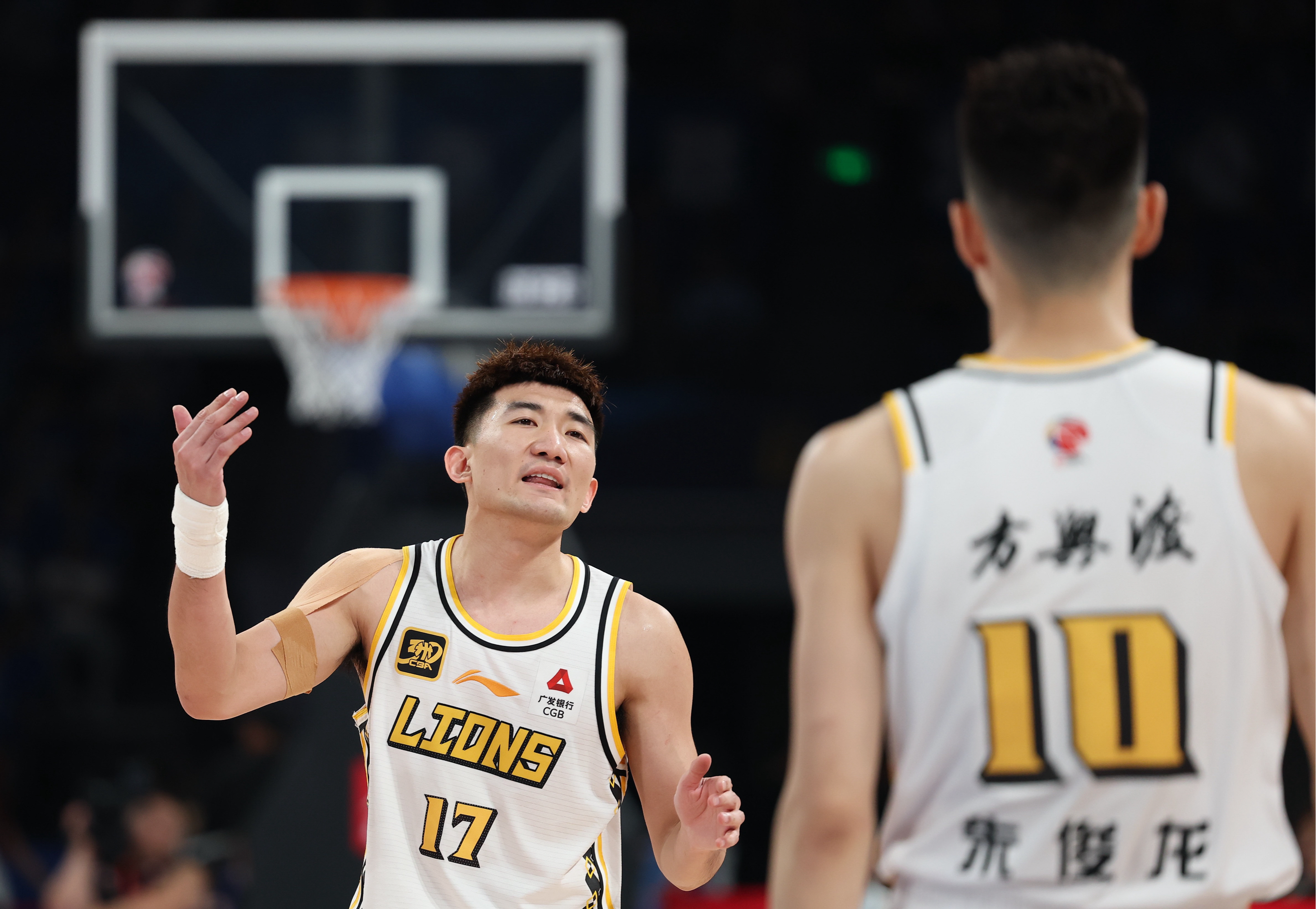 皇冠体育平台-关于今晨瓦伦西亚备战CBA常规赛风云突变多伦多猛龙今夜扳平良机，这操作让人直呼：集结日广东宏远备战社区盾的信息